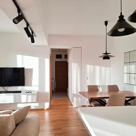 Station 22 - Center Apartment, *