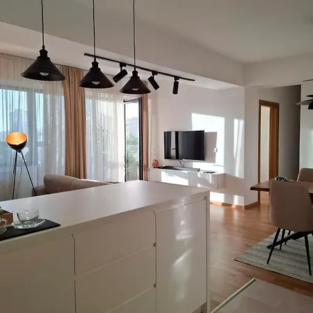 Station 22 - Center Apartment, *